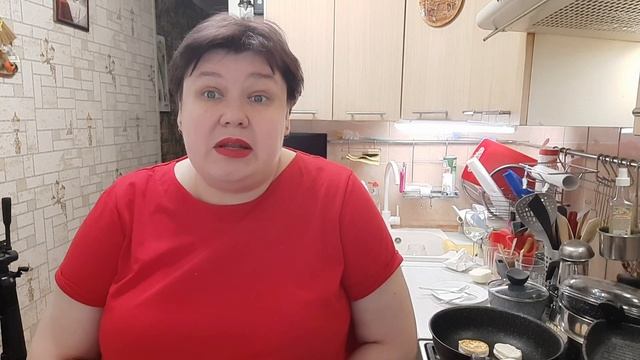 НАДЕЛА КРАСНОЕ ПЛАТЬЕ ? НАМАЗАЛАСЬ КРАСНОЙ ПОМАДОЙ ? СХОДИЛА В МАГАЗИН И ПРИГОТОВИЛА СЫРНИКИ смотреть онлайн