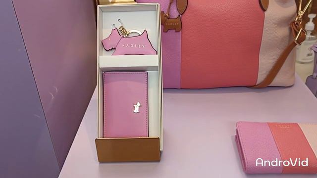 ЕДУ первый раз на АВТОБУСЕ в АНГЛИИ. ПРОГУЛЯЕМСЯ по МАГАЗИНАМ. смотреть онлайн