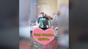 Гармунда татарча жырлар.