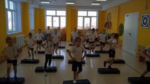Утренняя зарядка на степ платформе подготовительная группа Незабудки 2021 г