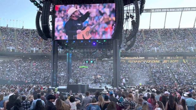 Garth Brooks - The River - Edmonton - June 26/2022 смотреть онлайн