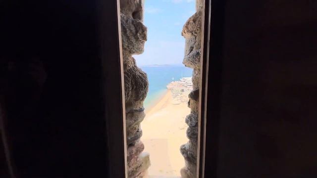 Греческая уха в таверне Лемониадис, в городе Урануполи и Византийская Башня.