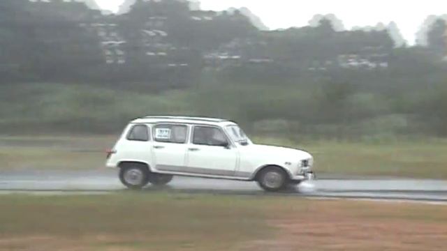 Renault 4 in Narita Motor Land смотреть онлайн