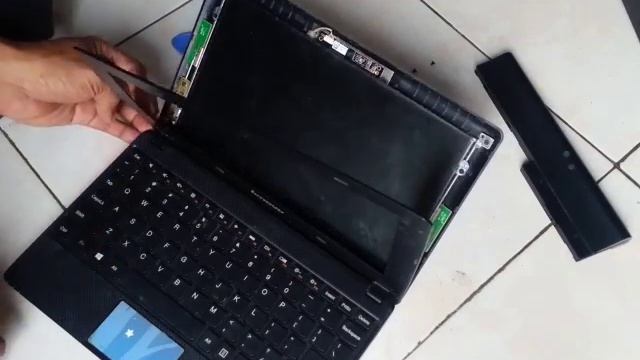 Membuka LED NETBOOK LENOVO смотреть онлайн