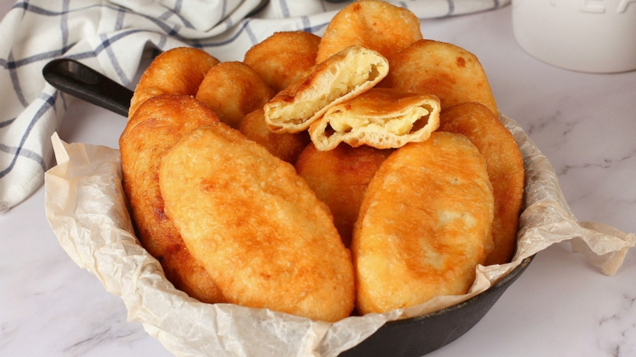 ПОСТНЫЕ ЖАРЕННЫЕ ПИРОЖКИ С КАРТОШКОЙ смотреть онлайн