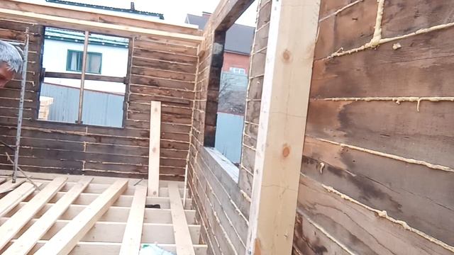 ВЫРАВНИВАНИЕ СТЕН В ДЕРЕВЯННОМ ДОМЕ. Реконструкция дома из бруса 8.20 НА 9.30 часть 5 смотреть онлайн