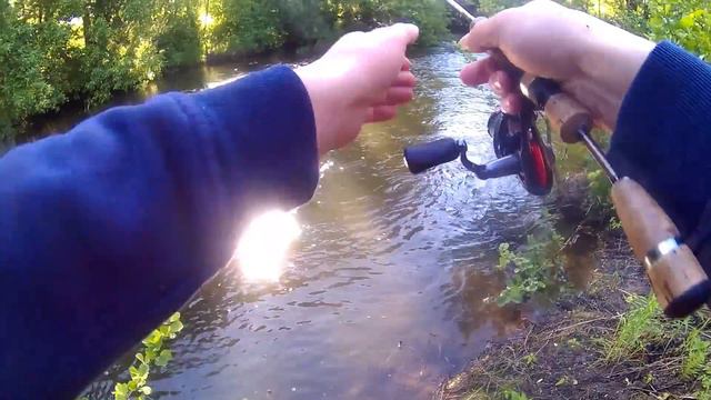 Ну и зверюга мне попалася/Рыбалка на спиннинг смотреть онлайн