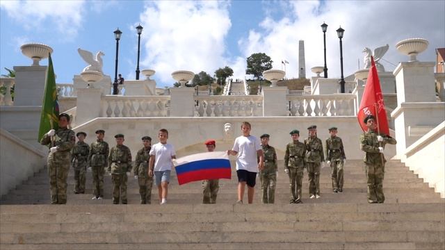 День флага России: керченские юнармейцы и школьники провели флешмобы смотреть онлайн