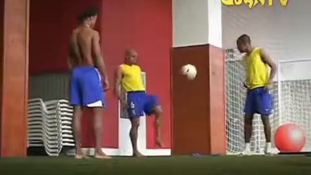 "Joga Bonito" Три бразильца и мяч. смотреть онлайн