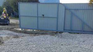 Квадрэкс. таскаем щебень.