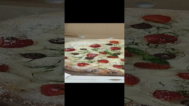 Пицца Клубника на сливках с шоколадом. смотреть онлайн