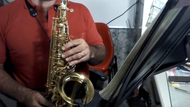 Hino 105 CCB Sax alto no tenor смотреть онлайн
