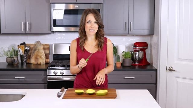 How to Cut & Peel a Mango | 2 Quick & Easy Ways! смотреть онлайн