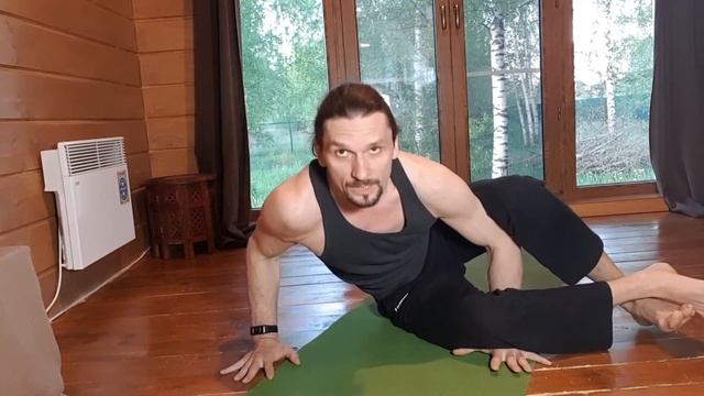 Одна из интересных и древних асан. Аштавакрасана. Точное выполнение по нашей методике. смотреть онлайн