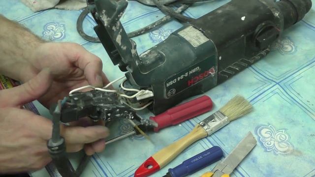Ремонт перфоратора.Замена щёток на перфораторе BOSCH GBH 2 24 DSR смотреть онлайн