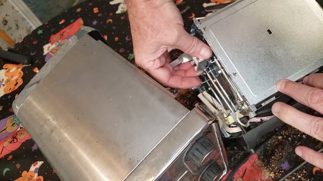 How To Fix Your Stuck or Broken Toaster - Easy Hack! смотреть онлайн