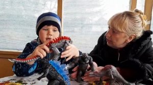 Игрушки из серии Годзилла против ? Конга.