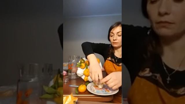 Букет из мандаринов,зефира, мармелада, конфет к новому году (на основе) смотреть онлайн