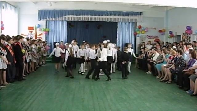 Вальс на выпускной 4 класса, 2014 год. МБОУ "СОШ №33". Хореограф: Ирина Патрина (Леди Воздух) смотреть онлайн