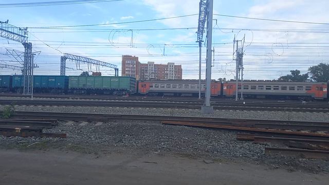 ЭД4М-0049 сообщением Лузино-Московка отправляется по станции Омск-Пассажирский. смотреть онлайн