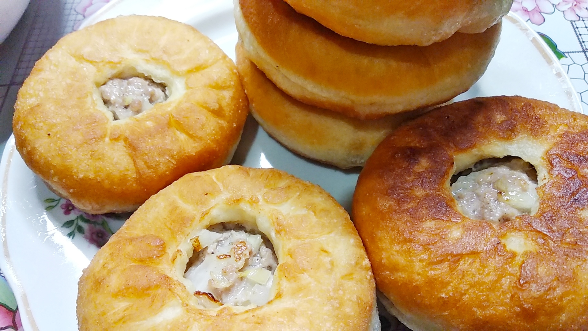 Беляши с мясом. Вкусный домашний рецепт! смотреть онлайн