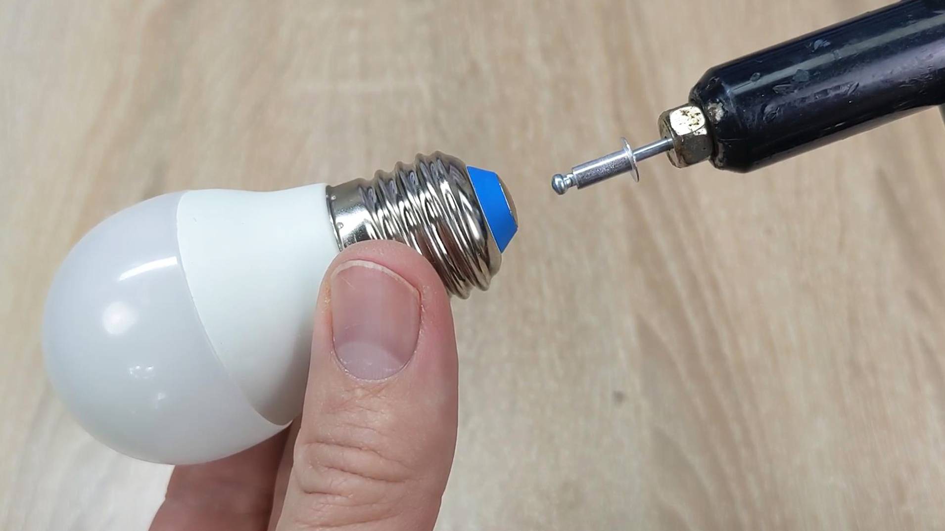 Как починить перегоревшую led лампочку? смотреть онлайн