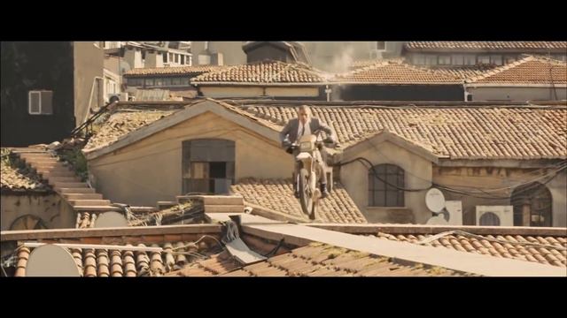 Skyfall - Opening Scene: Motorbike Chase (1080p) смотреть онлайн