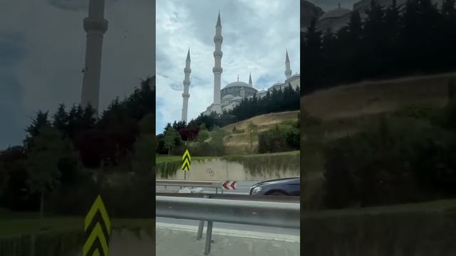 Стамбул — город на границе между Востоком и Западом, где история встречается с современностью ? смотреть онлайн