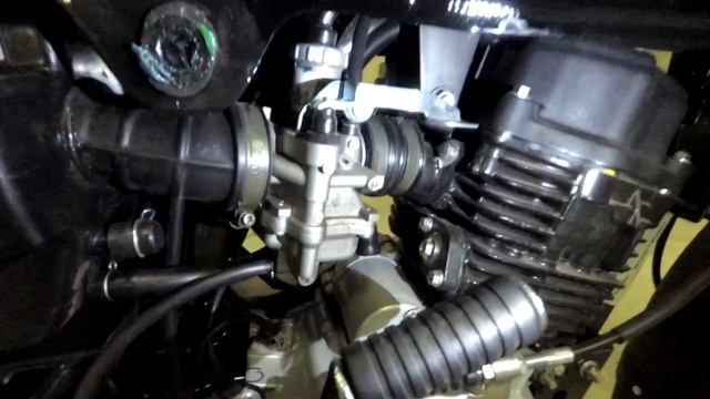 Устраняю маленький, но существенный косяк Bajaj Boxer (Баджадж Боксер) перед настройкой карбюратора смотреть онлайн