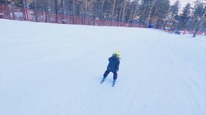 КАК НАУЧИТЬ РЕБЕНКА КАТАТЬСЯ НА ЛЫЖАХ