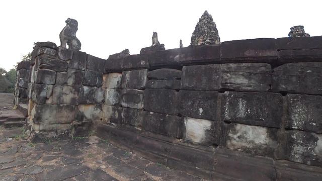 Храм Prasat Bakong (комплекс Ангкор) Сиемреап, Камбоджа смотреть онлайн
