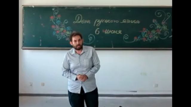 "Хорошее отношение к лошадям" В.В. Маяковского читает Александр Бочкарев смотреть онлайн