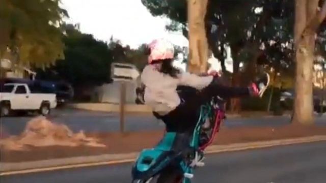 Biker Babe Robyn Diamond + Kawasaki Ninja ZX-6R Motorcycle смотреть онлайн