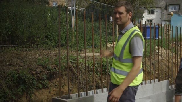 Charlie Luxton builds his retaining wall смотреть онлайн