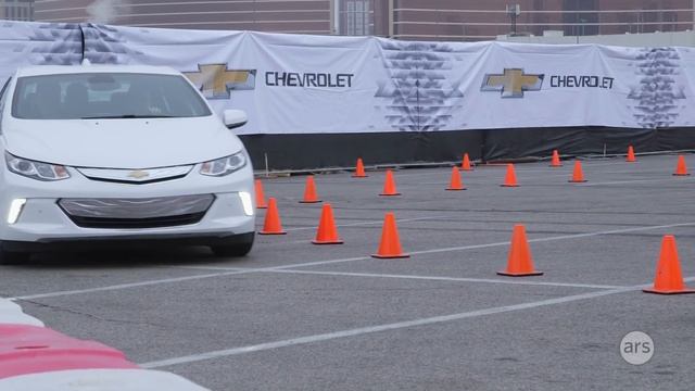 CES 2016: driving the 2nd gen Chevy Volt смотреть онлайн
