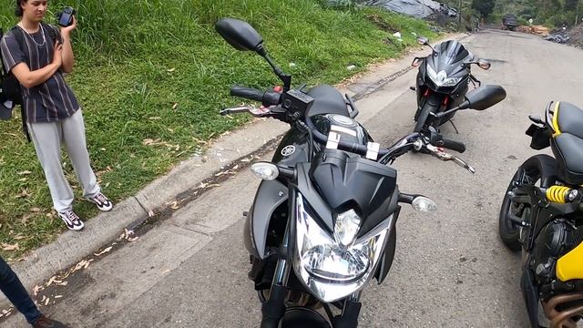 Un VS RARO ? Suzuki GSXR 750 Yamaha XJ6 y Kawasaki ER6N смотреть онлайн