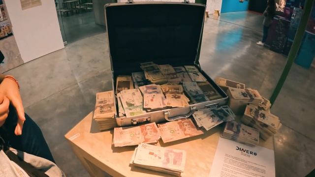 Медельин, второй город Колумбии: от уличных торговцев грехом до искусства мировых скульпторов. смотреть онлайн