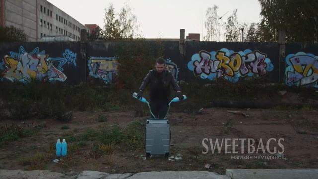 Проверка чемодана на водонепроницаемость смотреть онлайн