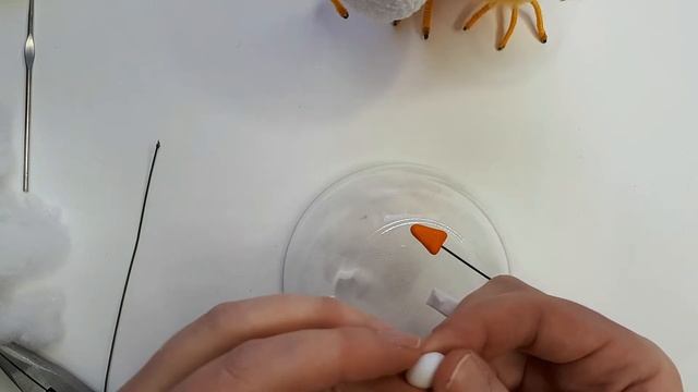 Как слепить глаза и клюв для цыпленка из полимерной глины. Цыпадрипа часть 2 смотреть онлайн