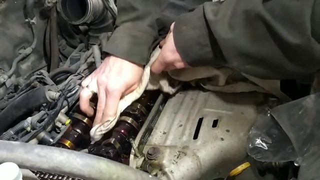 Замена прокладки клапанной крышки Toyota Rav 4. смотреть онлайн