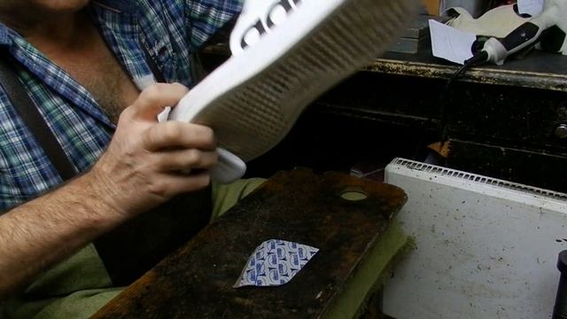 Белые кеды от Adidas. Добавил черного цвета! смотреть онлайн