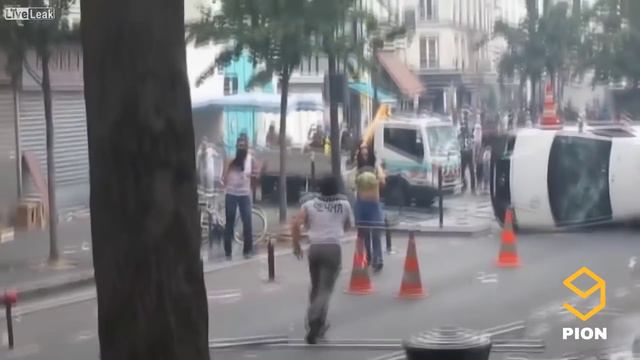 RAW: Muslim Migrants Riot in Paris, France смотреть онлайн