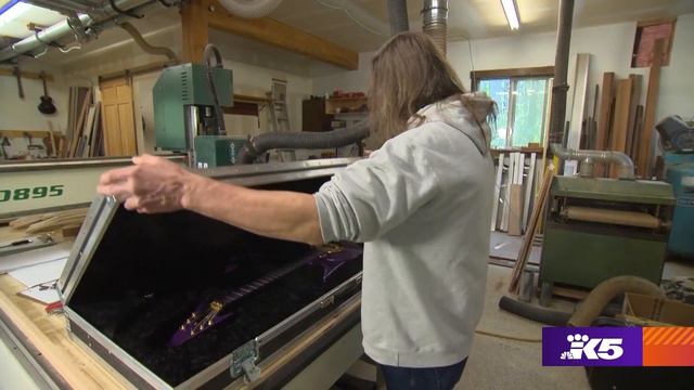 One more for Prince from his favorite guitar maker смотреть онлайн