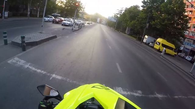 Suzuki DRZ 400 SM Wheelie