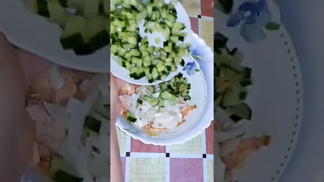 Как приготовить салат с печенью трески и консервированным лососем смотреть онлайн