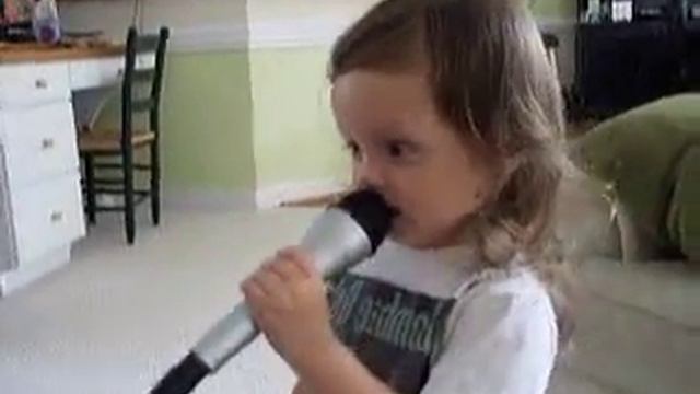 Jossy sings in the microphone смотреть онлайн