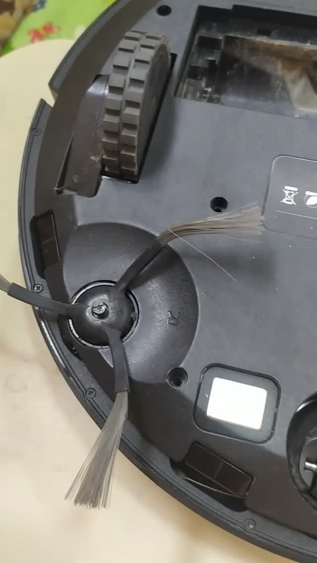 КАК ПОМЕНЯТЬ БОКОВЫЕ ЩЕТКИ МЕСТАМИ НА РОБОТ-ПЫЛЕСОС PROSCENIC смотреть онлайн