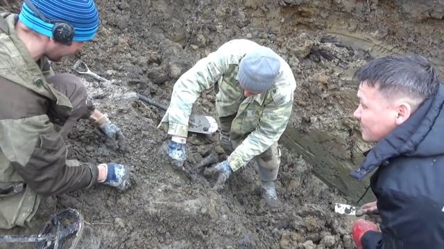8 бойцов в глубокой воронке, с медалями "За оборону Ленинграда" смотреть онлайн
