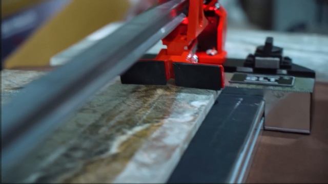 Что поможет резать мощную ПЛИТКУ? МАСЛО, МЫЛЬНАЯ ВОДА И WD 40! Проверяем на разных плиткорезах! смотреть онлайн