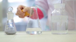 Почему горячая вода замерзает быстрее холодной?